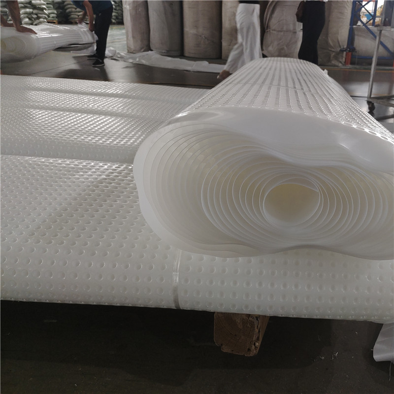 Пластиковый фундамент с ямочками для дренажа.jpg Пластиковый фундамент с ямочками для дренажа.jpg