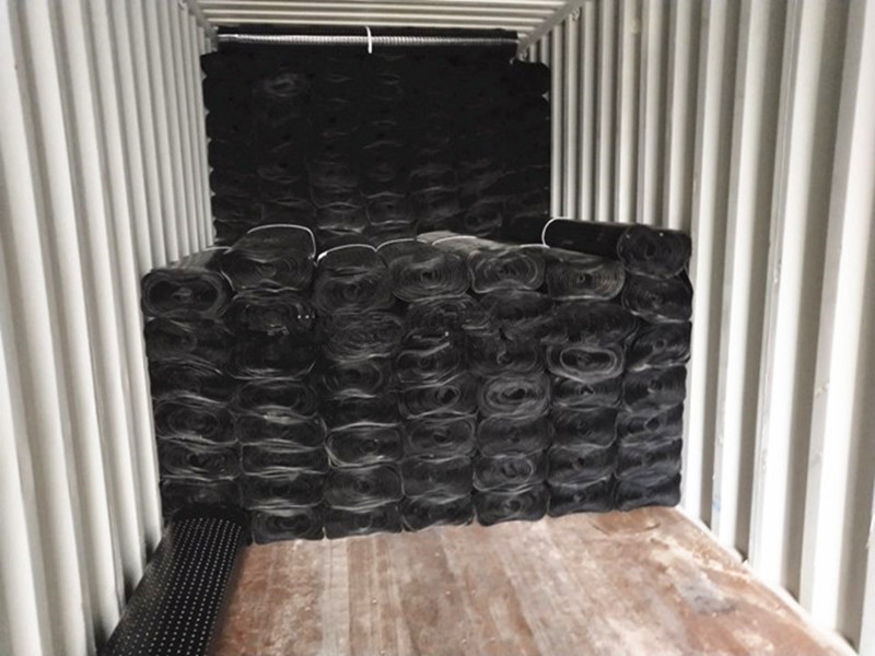 Доска с углублениями из HDPE для дренажа стен.jpg Доска с углублениями из HDPE для дренажа стен.jpg