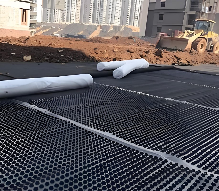 Лист HDPE для дренажа с ямками.jpg Лист HDPE для дренажа с ямками.jpg