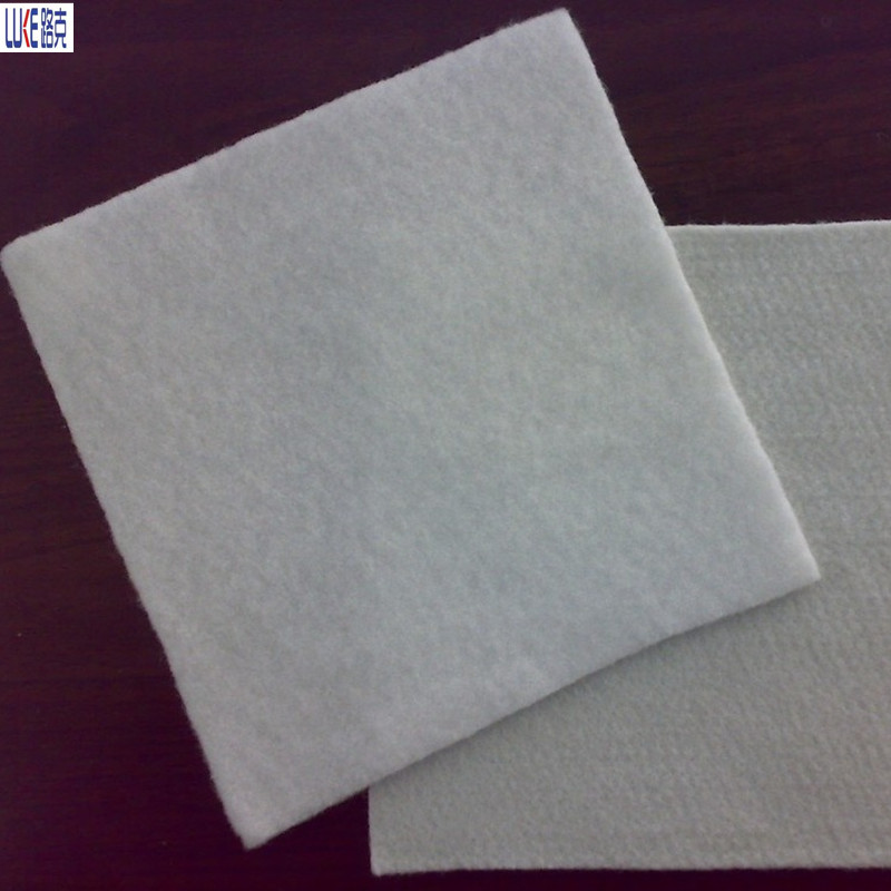 Геотекстильные ткани, используемые под прибрежными скалами.jpg