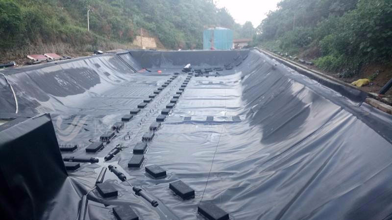 Геомембранный лайнер HDPE 2,0 мм для полигона ТБО.jpg