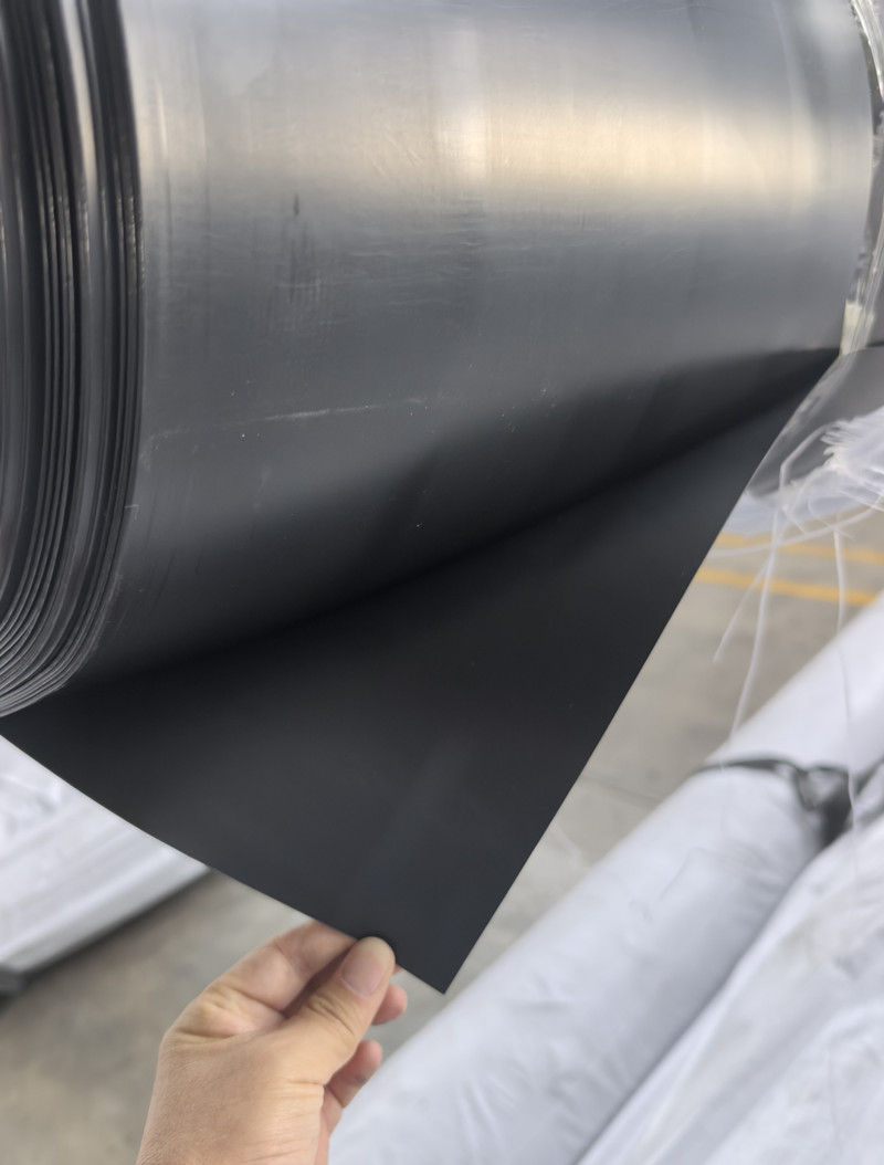 Гладкая HDPE Геомембрана.jpg